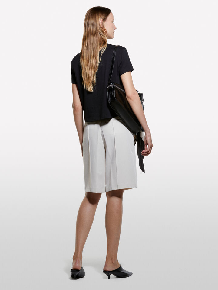 T-shirt boxy fit preta - t-shirt de manga curta para mulher - Preto | Sisley image number 2